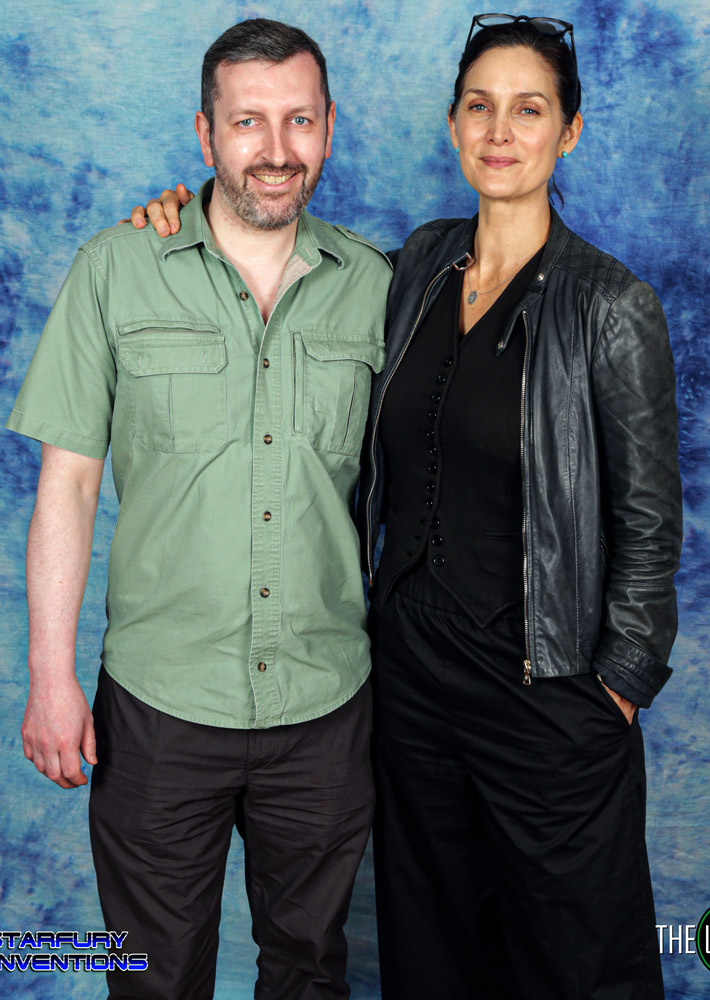 How tall is Carrie Anne Moss