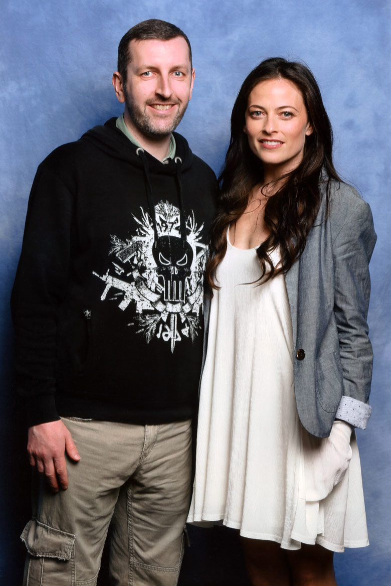How tall is Lara Pulver