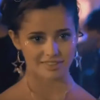 Height of Holly Earl