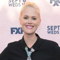 Height of Janet Varney