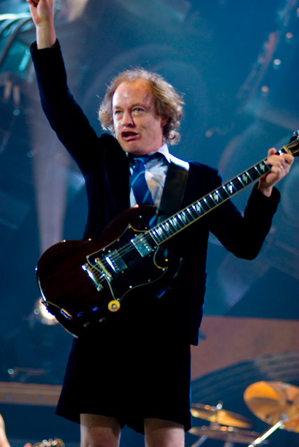 How tall is Angus Young