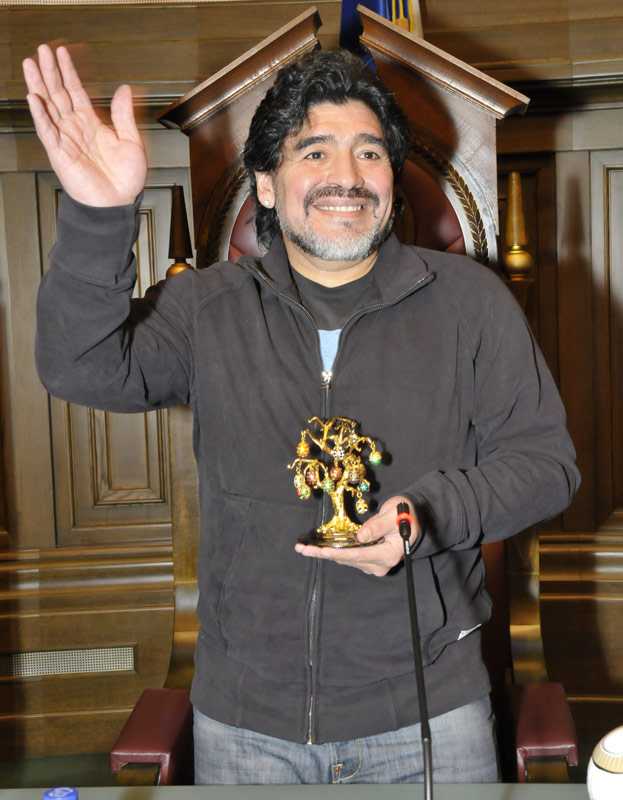 How tall is Diego Maradona