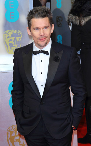 How tall is Ethan Hawke