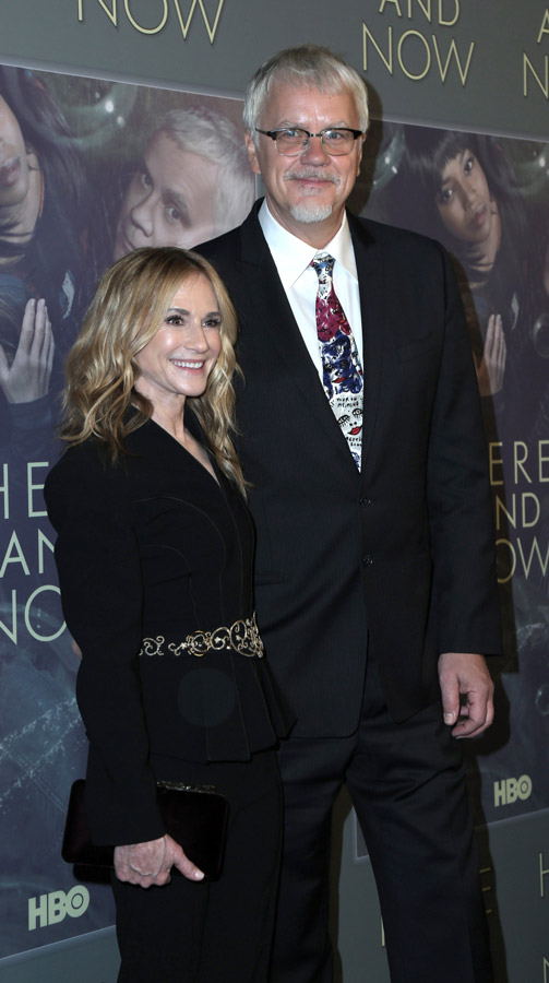 How tall is Holly Hunter