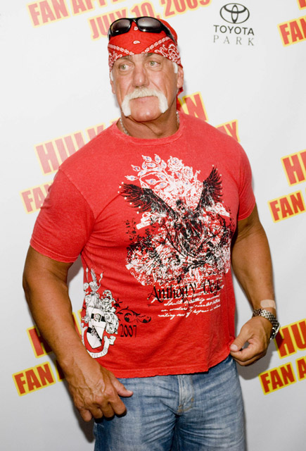 How tall is Hulk Hogan
