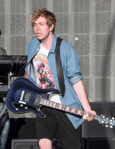 How tall is James Bourne
