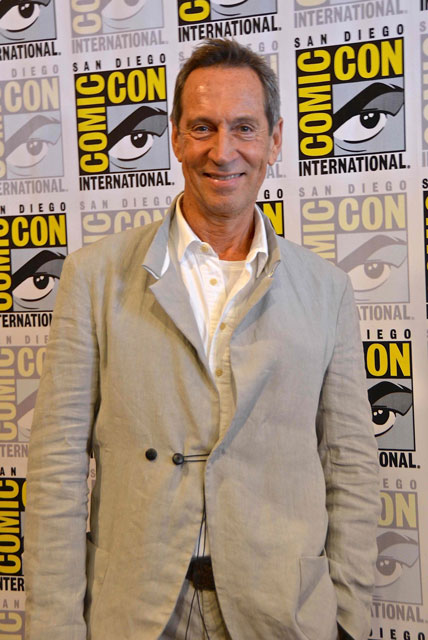 How tall is Jonathan Hyde
