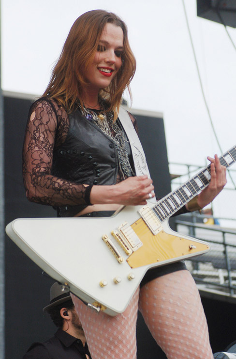 How tall is Lzzy Hale