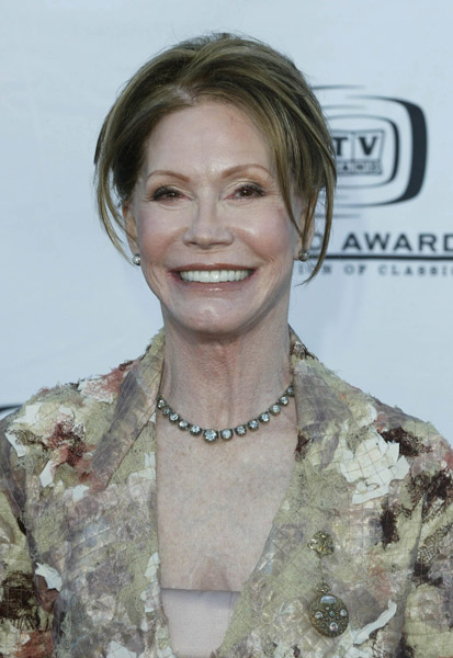 How tall is Mary Tyler Moore