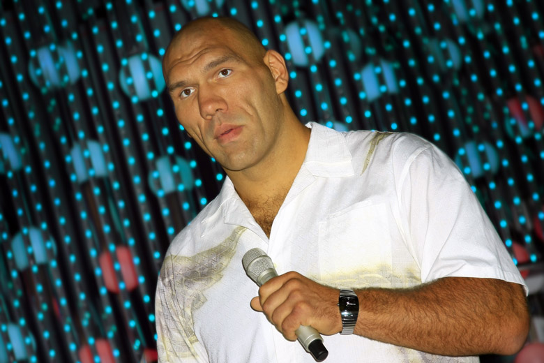 How tall is Nicolai Valuev