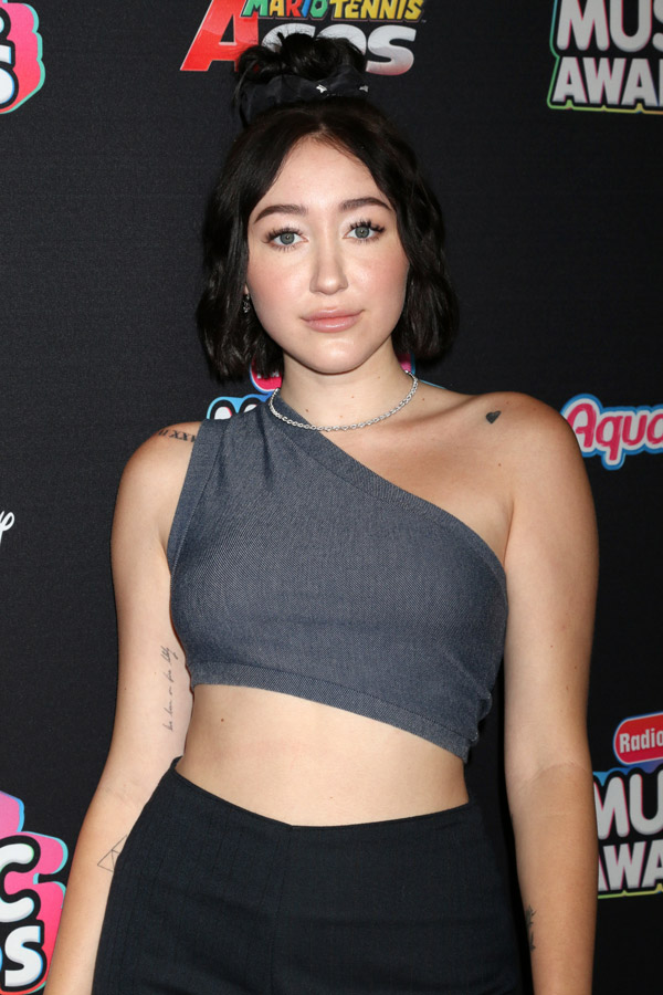 How tall is Noah Cyrus