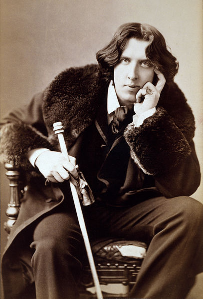 How tall is Oscar Wilde