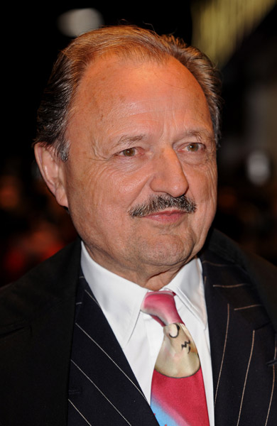 How tall is Peter Bowles
