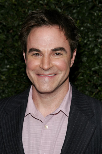 How tall is Roger Bart