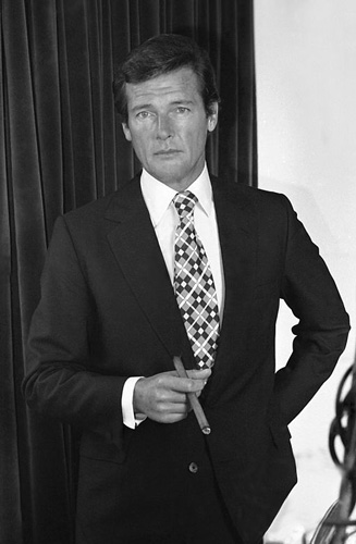 How tall is Roger Moore