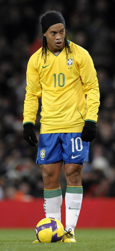 How tall is Ronaldinho