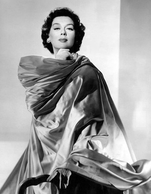 How tall is Rosalind Russell