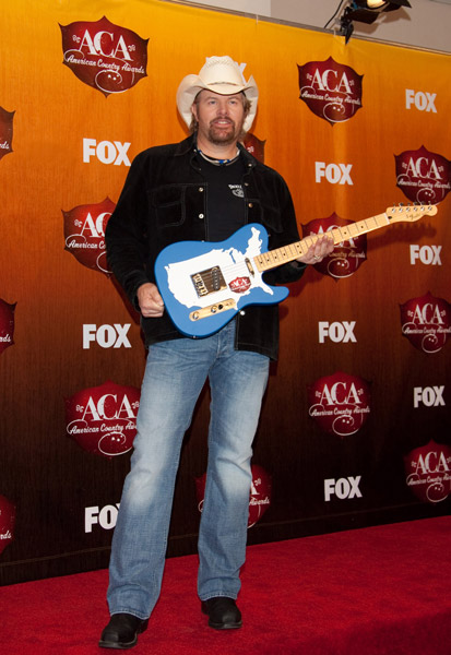 How tall is Toby Keith
