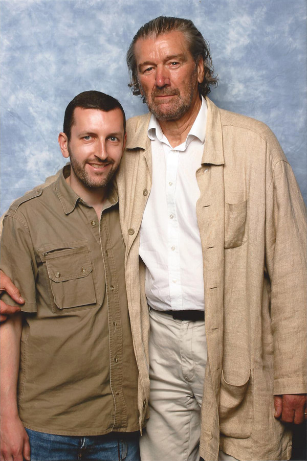 How tall is Clive Russell
