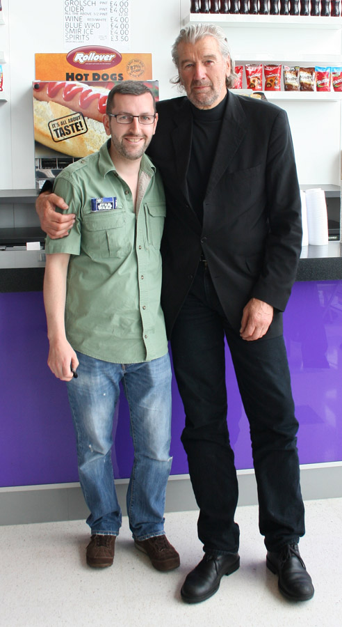 How tall is Clive Russell