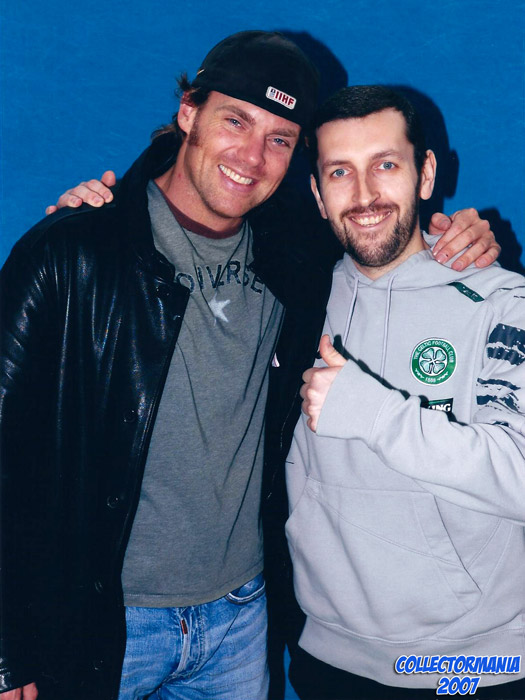 How tall is Michael Shanks