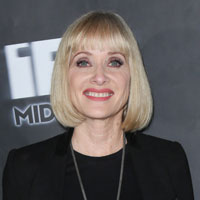 Height of Barbara Crampton