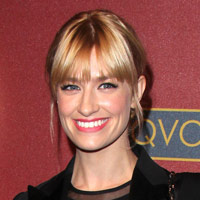 Height of Beth Behrs