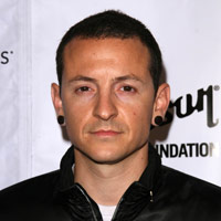 Height of Chester Bennington