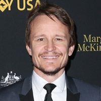 Height of Damon Herriman