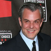 Height of Danny Huston