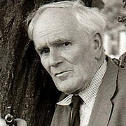 Height of Desmond Llewelyn