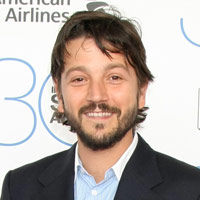 Height of Diego Luna