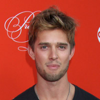 Height of Drew Van Acker