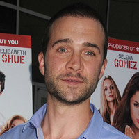 Height of Gil McKinney