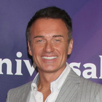 Height of Julian McMahon