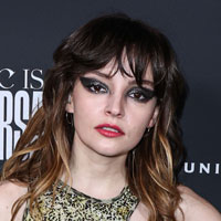 Height of Lauren Mayberry