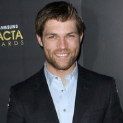 Height of Liam McIntyre