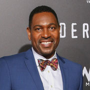 Height of Mykelti Williamson