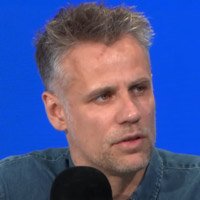 Height of Richard Bacon