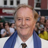 Height of Robert Hardy