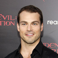 Height of Shawn Roberts