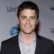 Height of Yannick Bisson