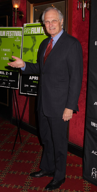 How tall is Alan Alda