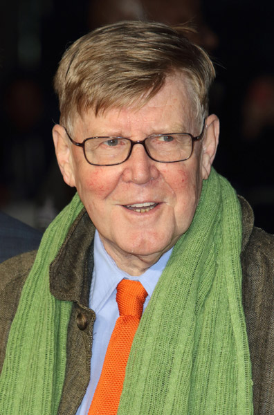 How tall is Alan Bennett