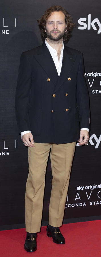 How tall is Alessandro Borghi