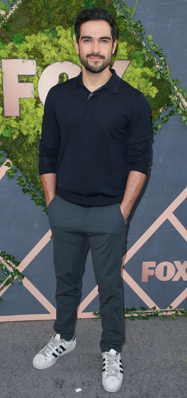 How tall is Alfonso Herrera