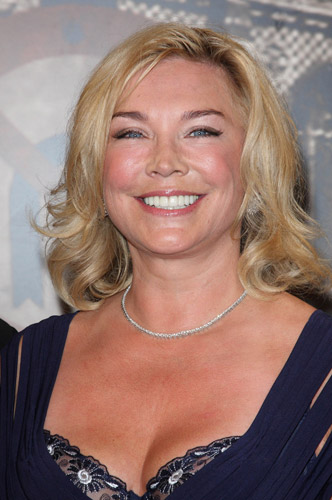 How tall is Amanda Redman