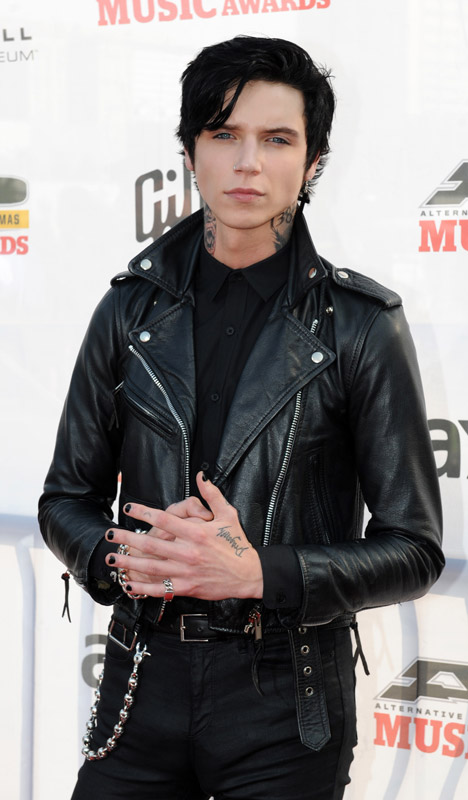 How tall is Andy Biersack