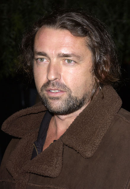 How tall is Angus MacFadyen