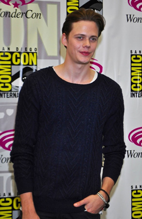 How Tall Is Bill Skarsgard